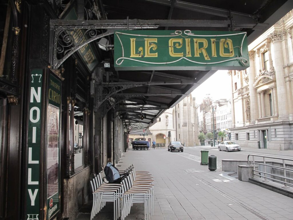 Etude de la devanture et de l'auvent du Café Cirio, à Bruxelles