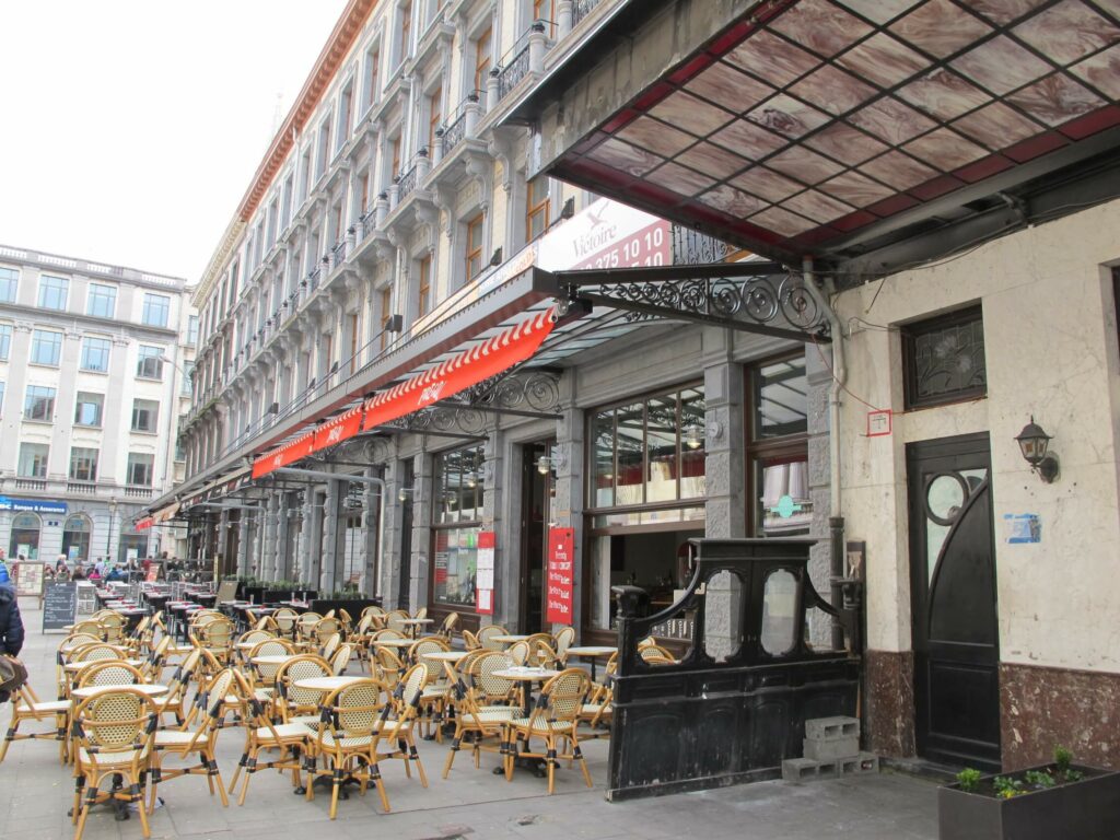Auvent dans la rue de la Bourse, à Bruxelles